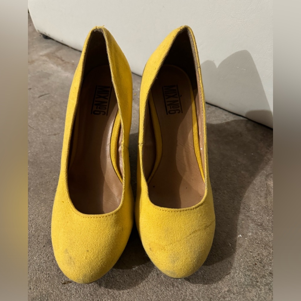 Adorable Yellow wedges